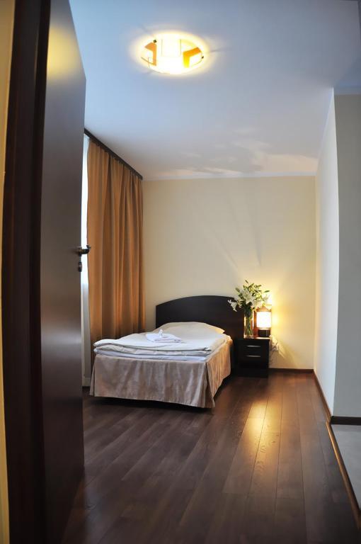 Hotel Pojezierze Neustettin Zimmer foto