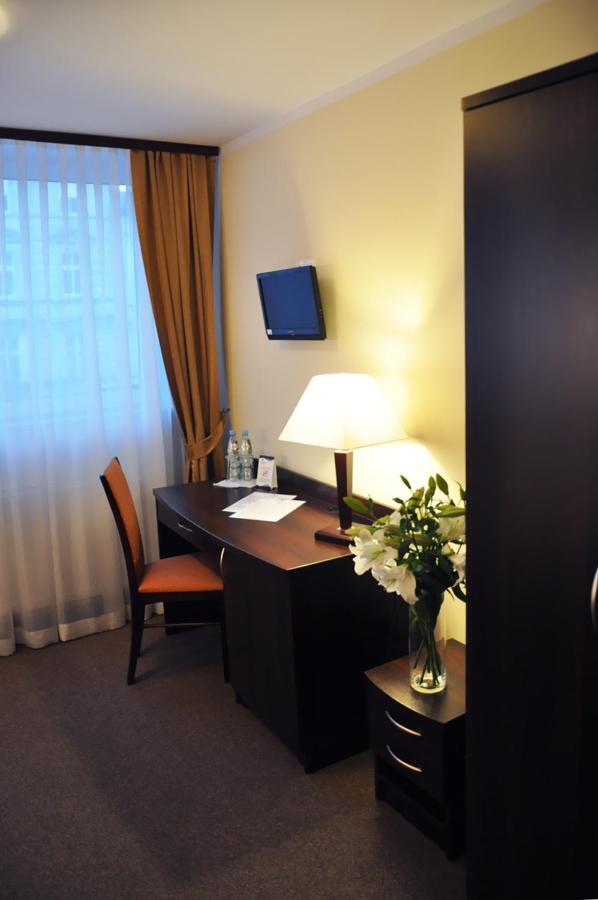Hotel Pojezierze Neustettin Zimmer foto
