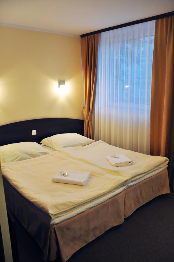 Hotel Pojezierze Neustettin Zimmer foto