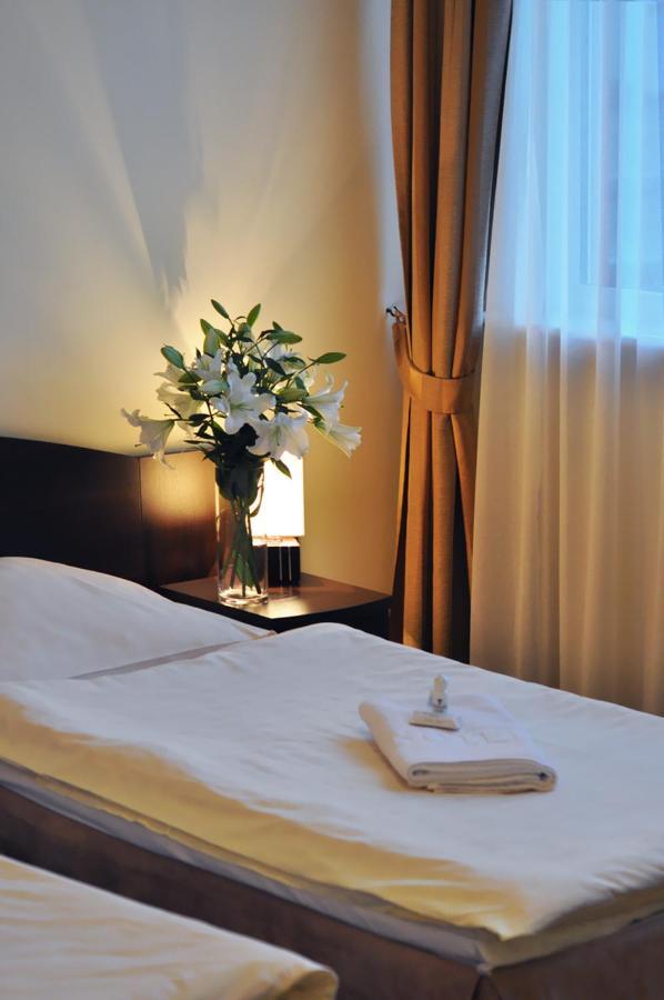 Hotel Pojezierze Neustettin Zimmer foto